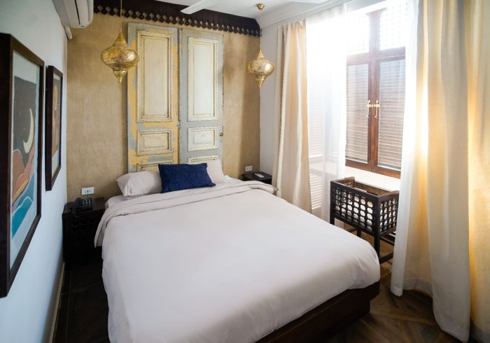 angled_view_2_bed__mushrabiya__paintings_room_4_-_al_wadi_featured~~67e2099b0efcb