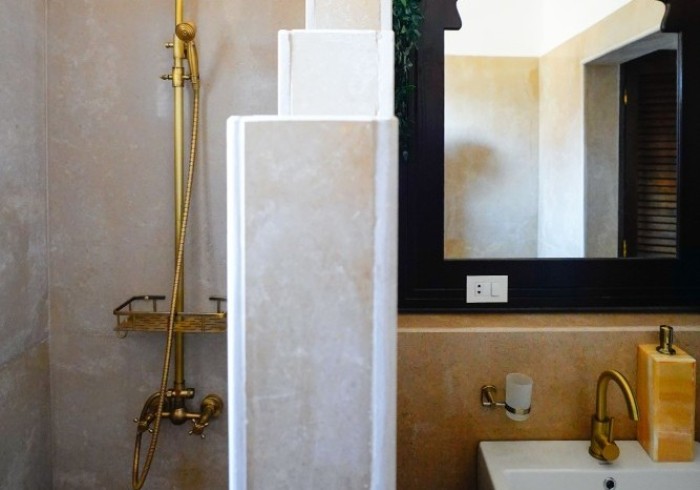 bathroom_mirror__shower_room_5_-_al_wadi_gallery~~67e20a648a916