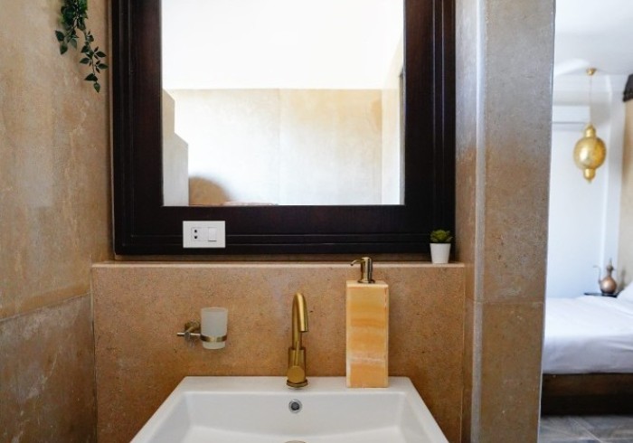 bathroom_mirror__sink_room_5_-_al_wadi_gallery~~67e20a64308be