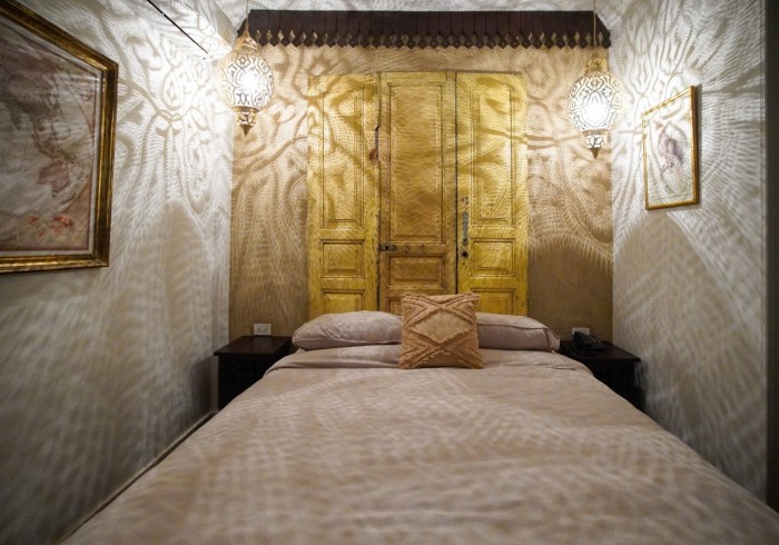 evening_lights_bed__pictures_room_5_-_al_wadi_gallery~~67e20a6e108b1