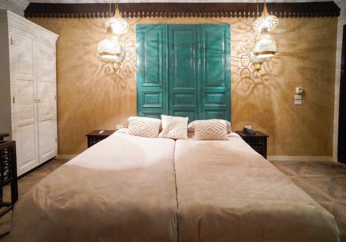 evening_lights_room_7_-_al_wadi_gallery~~67e20bab887c0