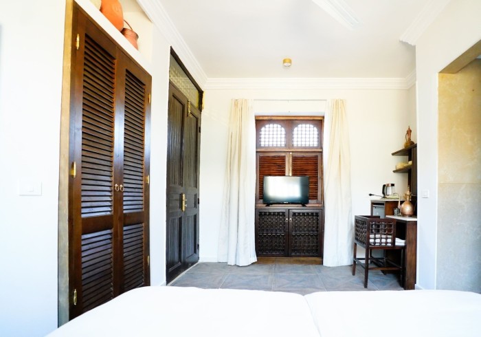 view_of_mushrabiya__tv__coffee_table_room_6_-_al_wadi_gallery~~67e20b16cf080